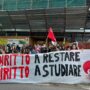 Copertina di Matera, la protesta degli studenti da anni senza una sede per il loro liceo: in corteo fino alla Provincia