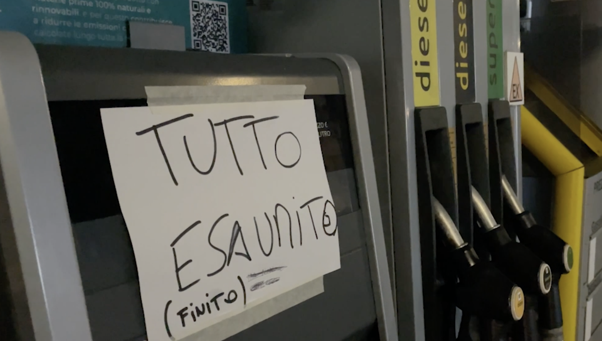 carburante esaurito a napoli per le proteste degli autotrasportatori lunghe code davanti alle stazioni aperte situazione surreale da Ilfattoquotidiano.it carburante esaurito a napoli per le proteste degli autotrasportatori lunghe code davanti alle stazioni aperte situazione surreale