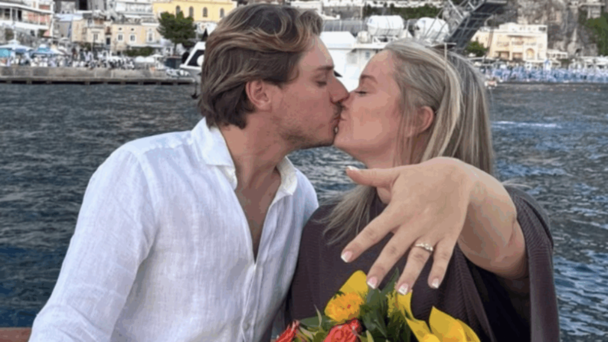 “Sì, deve pagare con bonifico”: il bot di Booking che ha fatto perdere migliaia di sterline a un futuro sposo. La vittima: “Ho capito solo dopo che era una truffa”