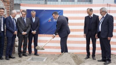 Copertina di Salvini incontra i camionisti a Milano: “Pronti oltre un miliardo di fondi”. Ma con il decreto sicurezza chi ha bloccato le strade rischia la galera: “Chiedo di rimuoverli”