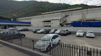 Copertina di Operaio muore schiacciato da un cestello elevatore nelle Acciaierie Venete a Sarezzo