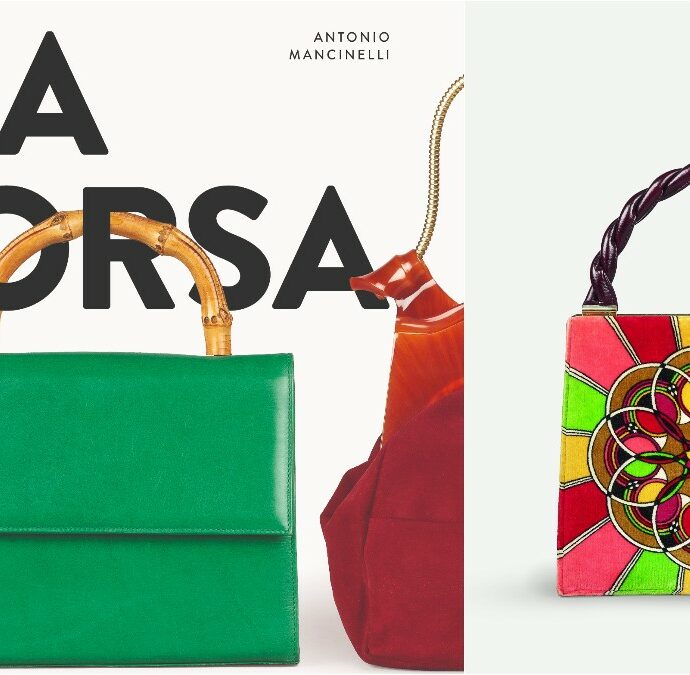 Cosa racconta di noi la borsa che portiamo? Dai modelli con il telefono incorporato alle pochette in cui non entra nulla, 300 oggetti svelano due secoli di abitudini, desideri e contraddizioni