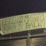 Copertina di “Congresso farsa. Basta cerchio magico. Fòra di ball”: striscioni contro Salvini nella roccaforte bergamasca della Lega