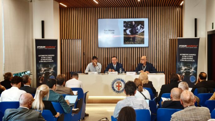 Auto europea in crisi, la Cina corre il doppio. A #FORUMAutoMotive l’allarme di imprese e sindacati