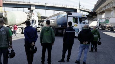 Copertina di Salvini divide   i camionisti:  via i fermi in Sicilia