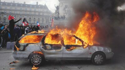 Copertina di “Ma quale islam, gli studenti contestano le élite e i ricchi”