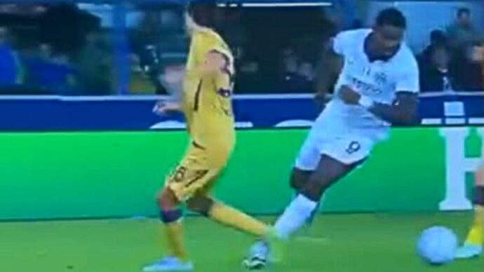 Il giudice sportivo multa Thuram per simulazione in Bologna-Inter: cosa era successo