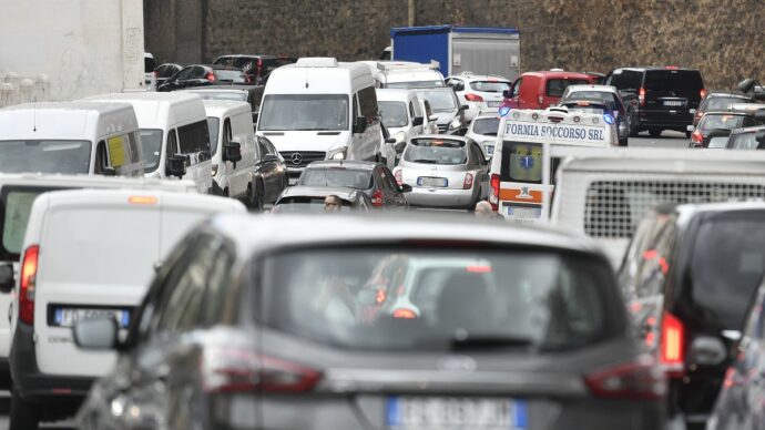 Motori termici oltre il 2035, l’Europa fa un altro passo indietro