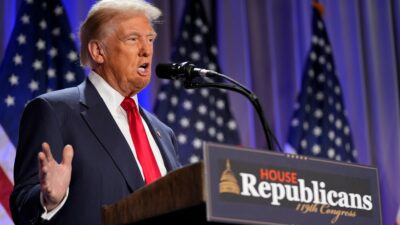 Copertina di Elezioni di midterm: Trump scivola ancora nei sondaggi e i repubblicani spendono milioni per conquistare Stati un tempo “sicuri”