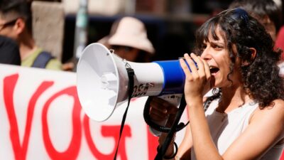 Copertina di “Carovita, università pubblica definanziata e investimenti in armi sono frutto di scelte politiche precise”: a Napoli gli studenti occupano la Federico II
