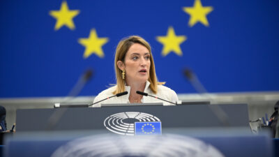 Copertina di L’Ue assegna il premio Caruana Galizia a un’inchiesta sulla violazione dei diritti umani nell’accordo Italia-Albania. Ma l’Europa lo considera un modello
