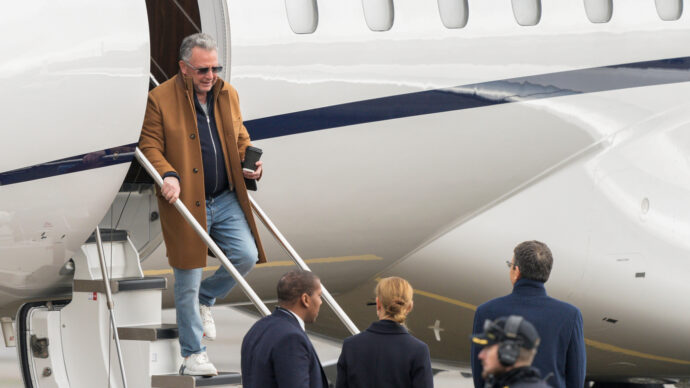Ucraina, Witkoff è arrivato a San Pietroburgo per l’incontro con Putin: “Porta nuova proposta per fine guerra”