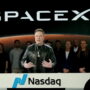 Copertina di Musk punta a fondere SpaceX e Tesla: obiettivo un gruppo da 3.600 miliardi. E più potere nelle mani del multimiliardario