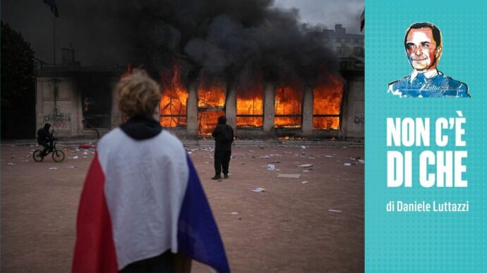 “La fine del mondo è prevista per le 14: sarà la Francia ad aggiudicarsela”, disse Macron