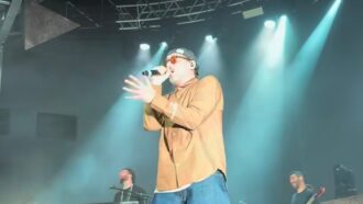 “Quando ci spaventa di più la violenza sulle cose che la violenza sulle persone, è lì che abbiamo perso”: Willie Peyote interviene durante un suo concerto sui fatti di Milano