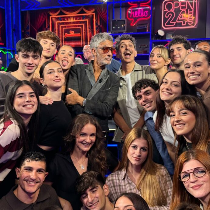 “Siamo qui a ridere e a scherzare ma non possiamo fare finta di niente. Accendiamo una luce sugli autotrasportatori. Faccio un appello al Governo: aprite i tavoli”: parla Fiorello