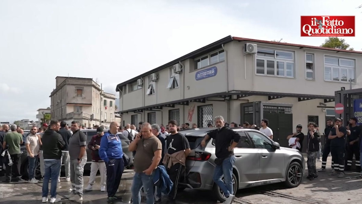 gli autotrasportatori fermi a napoli protestiamo contro il caro vita lottiamo per tutti da Ilfattoquotidiano.it gli autotrasportatori fermi a napoli protestiamo contro il caro vita lottiamo per tutti