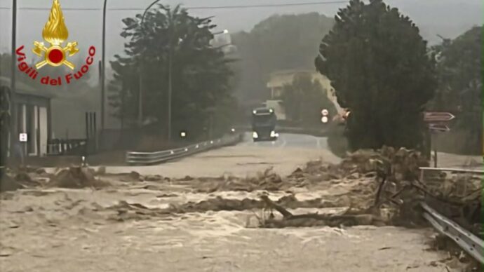 Albero travolge l’auto mentre va al lavoro: muore un militare di 46 anni a Jesolo. Oltre 370 interventi dei vigili del fuoco per maltempo