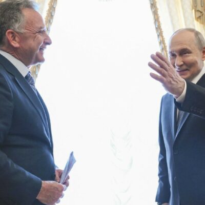 Copertina di Russia e Ucraina tornano al dialogo Witkoff: “Incontro a tre a novembre”