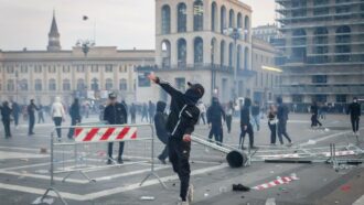 Copertina di Giovani in piazza: perché punire non basta, ma serve educazione