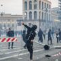 Copertina di “La società al collasso: i ragazzi sanno che non c’è posto per loro” 