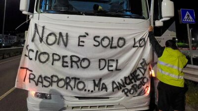 Copertina di Intrecci e conflitti d’interessi. Così ai “re” dei camionisti è sfuggita l’ondata di proteste