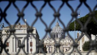 Copertina di Abusi sessuali al Preseminario, la Cassazione vaticana annulla la condanna di don Martinelli e ordina l’appello bis