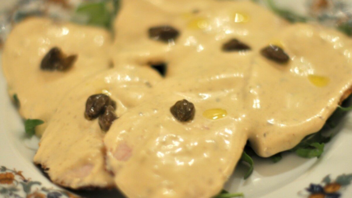 Allerta Listeria, richiamati 59 lotti di vitello tonnato, tacchino e lonza: coinvolti anche prodotti Eurospin