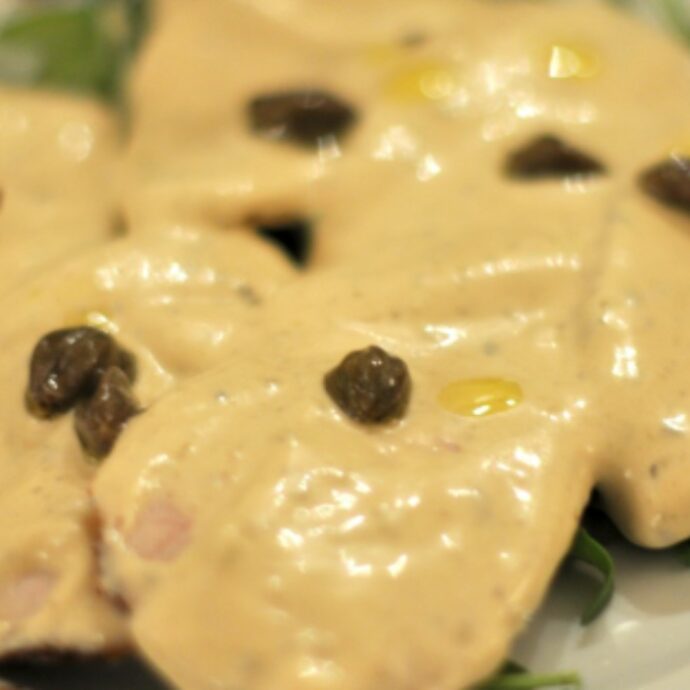 Allerta Listeria, richiamati 59 lotti di vitello tonnato, tacchino e lonza: coinvolti anche prodotti Eurospin