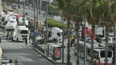Copertina di Non si ferma la protesta dei tir a Napoli : “Delusi da misure governo”. Rixi: “Sulle precettazioni decisione nelle prossime ore”