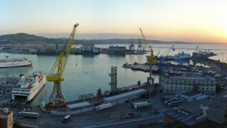 "A queste condizioni non ce la facciamo", pescherecci fermi ad Ancona per il caro gasolio