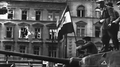 Copertina di A settant’anni dall’inizio della rivoluzione ungherese, tiro fuori da una vecchia scatola il discorso di Imre Nagy trascritto da mia nonna