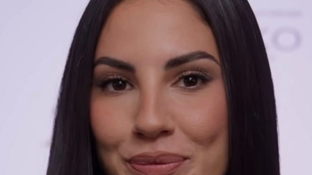 “Disturbavano su me stessa le labbra così grandi. Inizio a vedere un po’ tutti con queste labbra giganti, filler sbordato, troppo pesante. Informatevi  perché abbiamo fatto un po’ di pasticci”: così Giulia De Lellis