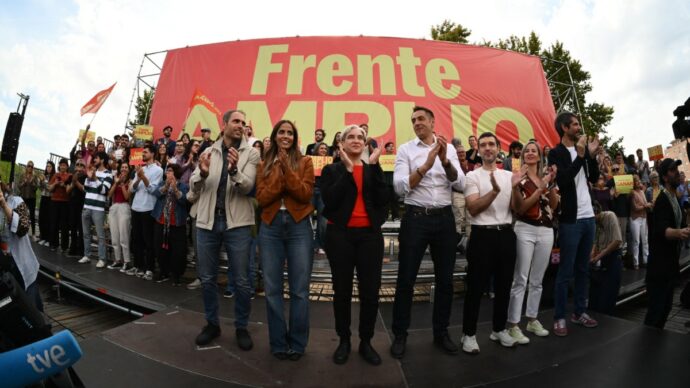 Anche in Spagna la sinistra fa fatica a stare insieme: come si stanno organizzando i partiti alleati di Sànchez per il (difficile) voto di novembre