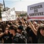 Copertina di Tra speranze e disillusione, il movimento studentesco si estende alla Grecia: “Università inaccessibili mentre il governo investe in armi”