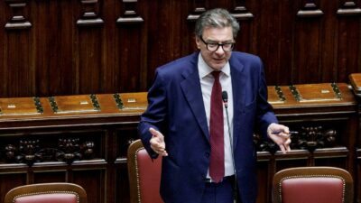 Copertina di La manovrina ancora fantasma, il debito Ue nel mirino dei mercati