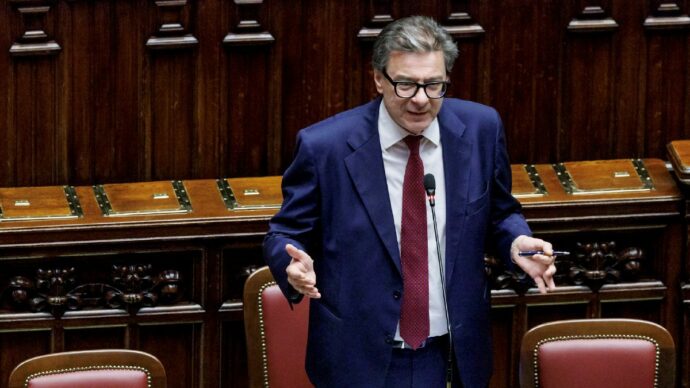 La manovrina ancora fantasma, il debito Ue nel mirino dei mercati