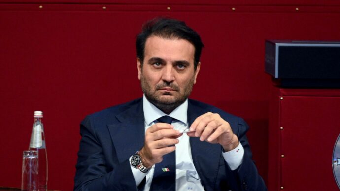 “Siete degli inetti”: sui social la destra seppellita dagl’insulti