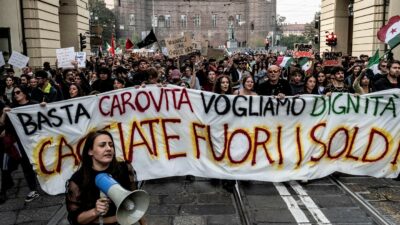 Copertina di Tutte le omissioni di Giorgia:  come il governo ha aiutato  l’inflazione a tagliare i salari
