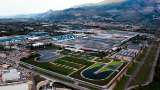 Copertina di Stellantis, l’ottobre nero di Cassino: soli tre giorni di lavoro, la fabbrica è chiusa di fatto aspettando il piano Maserati