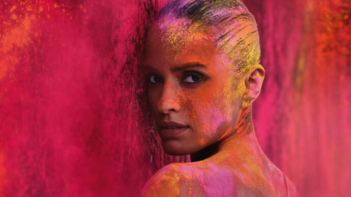 Il Calendario Pirelli racconta l’India da culla di spiritualità  e non violenza a palcoscenico globale
