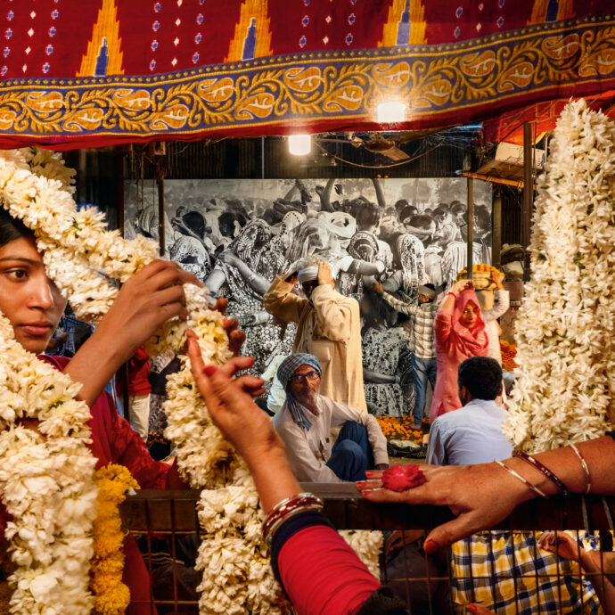 Dalle strade di Delhi ai palazzi dei maharaja: il Calendario Pirelli 2027 racconta le due anime dell’India. E dietro le immagini, la storia di un padre scomparso e della figlia che ne raccoglie l’eredità