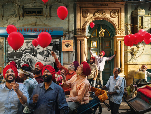 Dalle strade di Delhi ai palazzi dei maharaja: il Calendario Pirelli 2027 racconta le due anime dell’India. E dietro le immagini, la storia di un padre scomparso e della figlia che ne raccoglie l’eredità