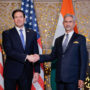 Copertina di Rubio visita la più grande raffineria del mondo in India. Trump vuole un accordo con Nuova Delhi per abbassare ancora il prezzo del gasolio