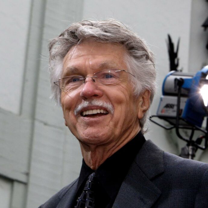 È morto Tom Skerritt, l’istruttore di volo in “Top Gun” e lo sceriffo della serie “La famiglia Brock”. La famiglia: “Aiutava gli altri a trovare e far sentire la propria voce”