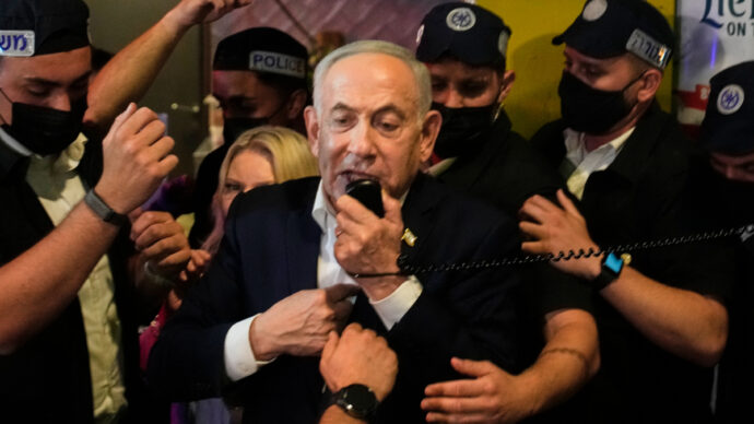 Copertina di Attacco a Hebron, Netanyahu chiude la Cisgiordania: "Pronti alla più grande operazione dal 1967". Smotrich: “Demoliremo edifici arabi”