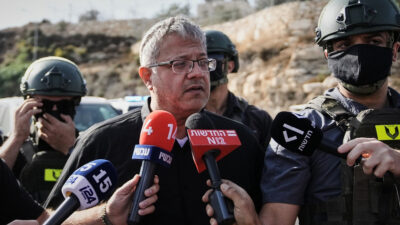 Copertina di Attacco a Hebron, l’ultradestra fa scattare le ruspe. Smotrich: “Demoliremo edifici arabi e costruiremo 4 nuove fattorie”. Ben Gvir: “Ora smantellare l’Autorità Palestinese”