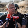 Copertina di Attacco a Hebron, l’ultradestra fa scattare le ruspe. Smotrich: “Demolizione immediata di edifici arabi”. Ben Gvir: “Smantellare l’Autorità Palestinese”