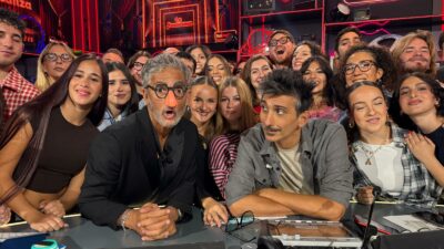 Copertina di “Mi hanno fermato marito, moglie e suocera. Mi hanno detto: ‘Ti amiamo, ci facciamo un selfie?’. Li ho menati. Non ho nemmeno le guardie del corpo ho dovuto fare tutto da solo!”: Fiorello ironizza sul “caso Fedez”