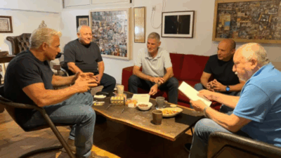 Copertina di Nazionalisti, liberali, ultrareligiosi: il “Blocco del cambiamento” sfida Netanyahu alle elezioni. Ma sulla Palestina la pensa (quasi) come lui
